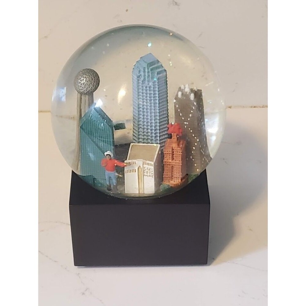 Saks Fifth Ave Dallas TX Musical Snow Globe Deep in the heart of Texas Retired